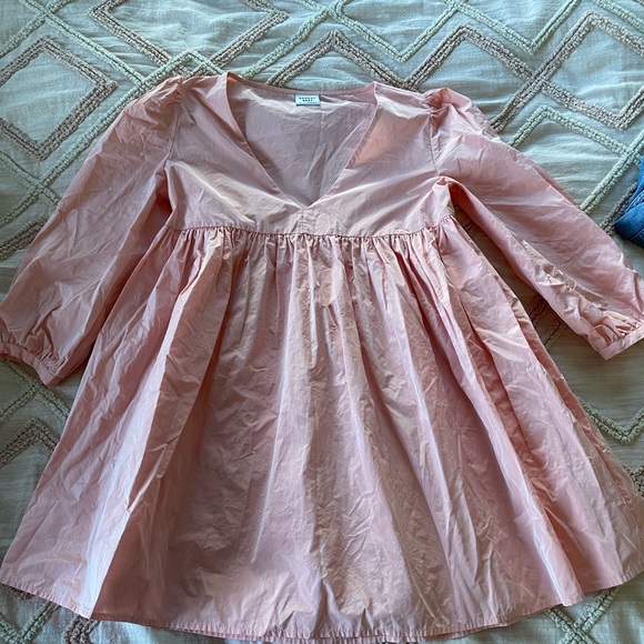 ARITZIA Mini dress. if you are 5’5 and under this will fit perfect. - Picture 2 of 3